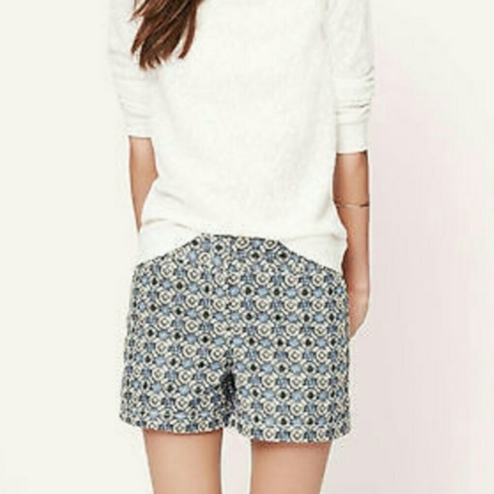 Ann Taylor LOFT Floral Medallion Riviera Shorts Inseam 4" SZ 2 Blue